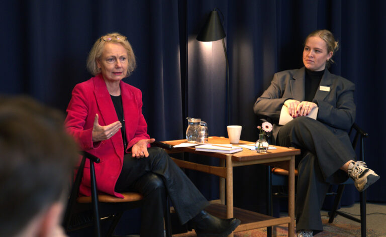 MSB:s generaldirektör Charlotte Petri Gornitzka samtalar om Sveriges beredskap och totalförsvar efter en övning av Försvarshögskolan.